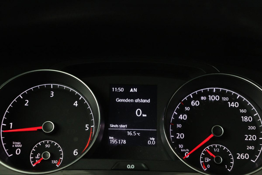 Volkswagen Golf 1.6 TDI Comfortline | Trekhaak | Carplay | Adaptive cruise | Navigatie | Climate control | Parkeerhulp | LED | Bluetooth | Regen-/lichtsensor