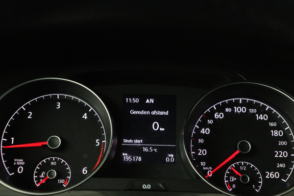 Volkswagen Golf 1.6 TDI Comfortline | Trekhaak | Carplay | Adaptive cruise | Navigatie | Climate control | Parkeerhulp | LED | Bluetooth | Regen-/lichtsensor
