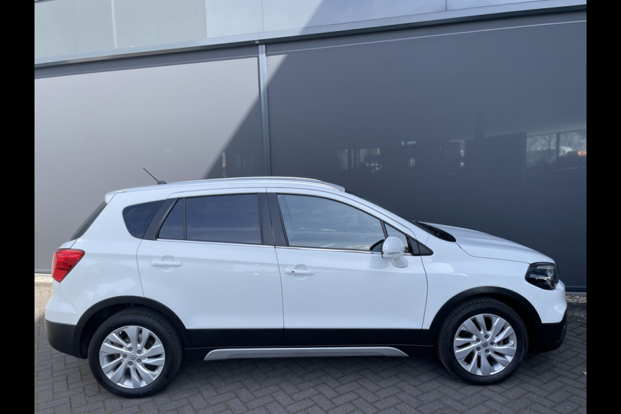 Suzuki S-Cross 1.0 Boosterjet Exclusive Climate control - Cruise control - Navi - Parkeersensoren V+A - A-uitrijcamera - MFL-stuurwiel - Apple carplay/Android auto - Mistlampen voor- LMV 17"- Ramen E-V+A - Spiegels E-Verstel en ver