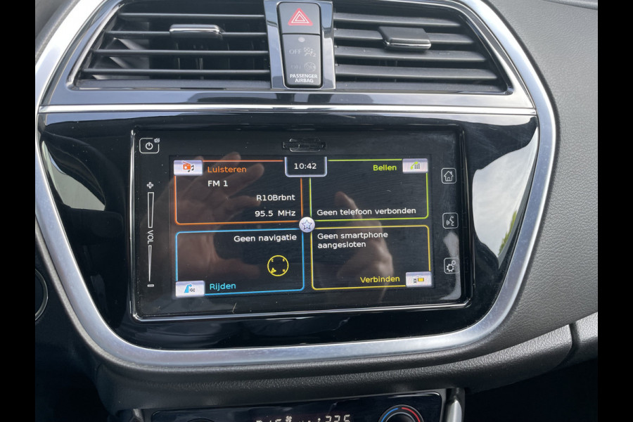 Suzuki S-Cross 1.0 Boosterjet Exclusive Climate control - Cruise control - Navi - Parkeersensoren V+A - A-uitrijcamera - MFL-stuurwiel - Apple carplay/Android auto - Mistlampen voor- LMV 17"- Ramen E-V+A - Spiegels E-Verstel en ver