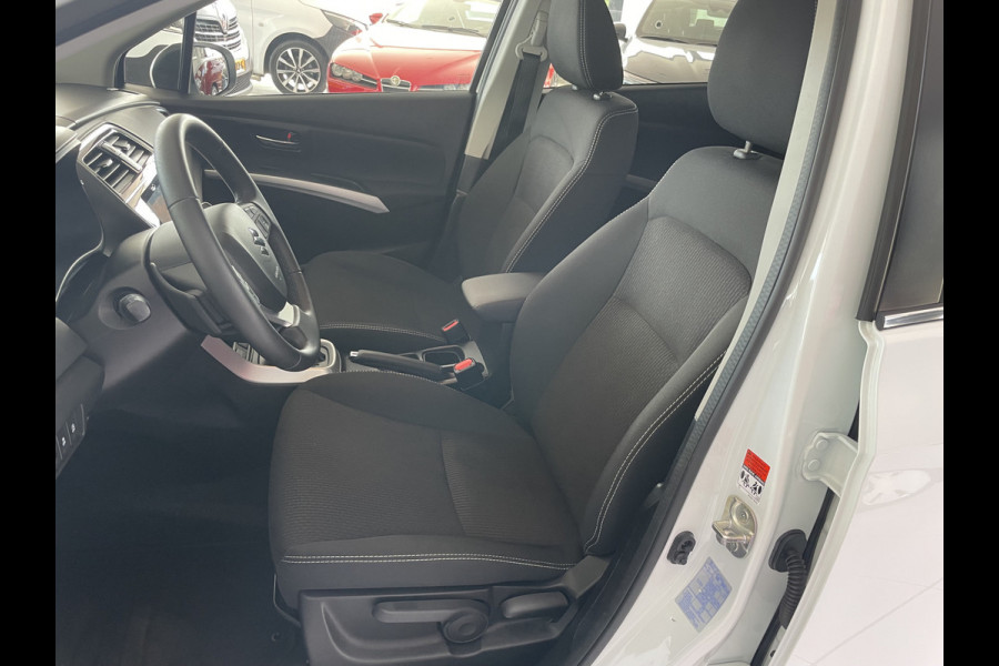 Suzuki S-Cross 1.0 Boosterjet Exclusive Climate control - Cruise control - Navi - Parkeersensoren V+A - A-uitrijcamera - MFL-stuurwiel - Apple carplay/Android auto - Mistlampen voor- LMV 17"- Ramen E-V+A - Spiegels E-Verstel en ver
