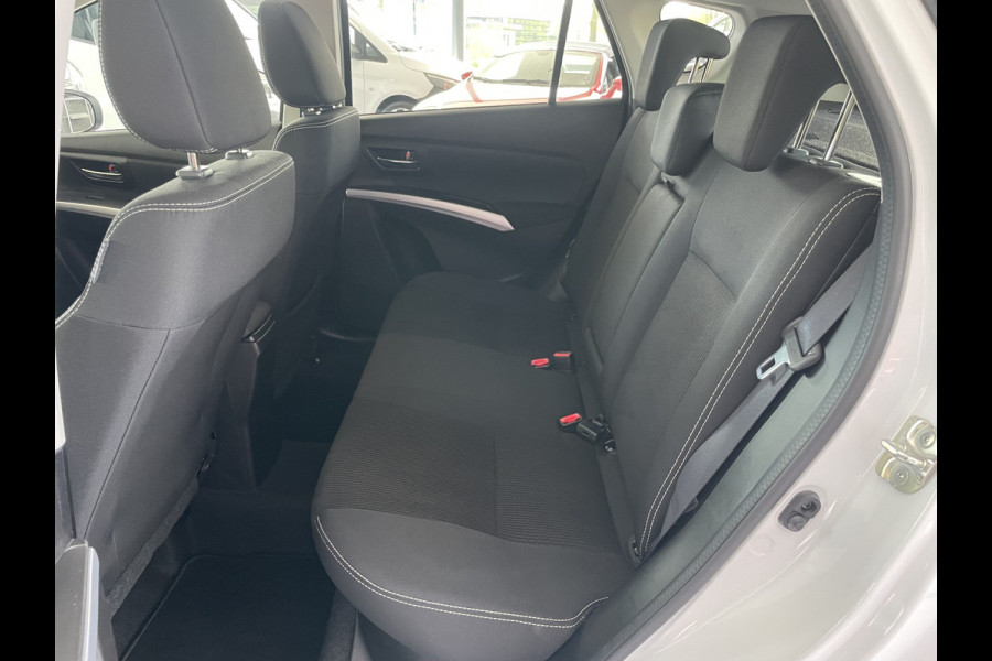 Suzuki S-Cross 1.0 Boosterjet Exclusive Climate control - Cruise control - Navi - Parkeersensoren V+A - A-uitrijcamera - MFL-stuurwiel - Apple carplay/Android auto - Mistlampen voor- LMV 17"- Ramen E-V+A - Spiegels E-Verstel en ver