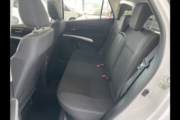 Suzuki S-Cross 1.0 Boosterjet Exclusive Climate control - Cruise control - Navi - Parkeersensoren V+A - A-uitrijcamera - MFL-stuurwiel - Apple carplay/Android auto - Mistlampen voor- LMV 17"- Ramen E-V+A - Spiegels E-Verstel en ver