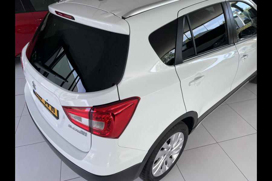 Suzuki S-Cross 1.0 Boosterjet Exclusive Climate control - Cruise control - Navi - Parkeersensoren V+A - A-uitrijcamera - MFL-stuurwiel - Apple carplay/Android auto - Mistlampen voor- LMV 17"- Ramen E-V+A - Spiegels E-Verstel en ver