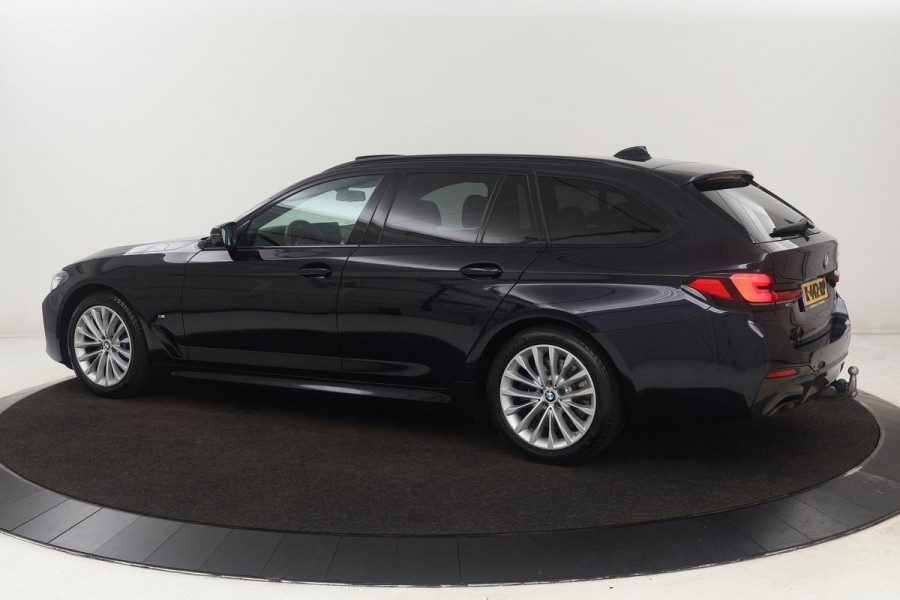 BMW 5 Serie 530i M Sport | Panoramadak | Adaptive cruise | Stoel & stuurverwarming | Head-Up | Trekhaak | Laserlight | Sfeerverlichting | Carplay | Nappaleder | Navigatie | Memory | Camera | Live Cockpit