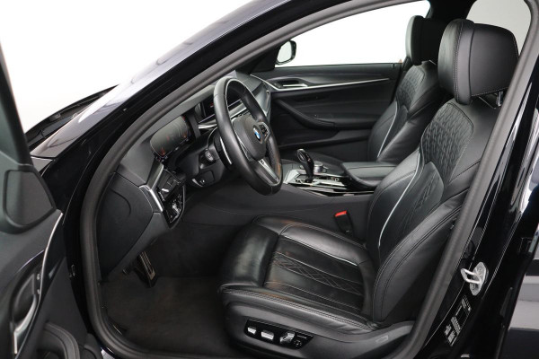 BMW 5 Serie 530i M Sport | Panoramadak | Adaptive cruise | Stoel & stuurverwarming | Head-Up | Trekhaak | Laserlight | Sfeerverlichting | Carplay | Nappaleder | Navigatie | Memory | Camera | Live Cockpit