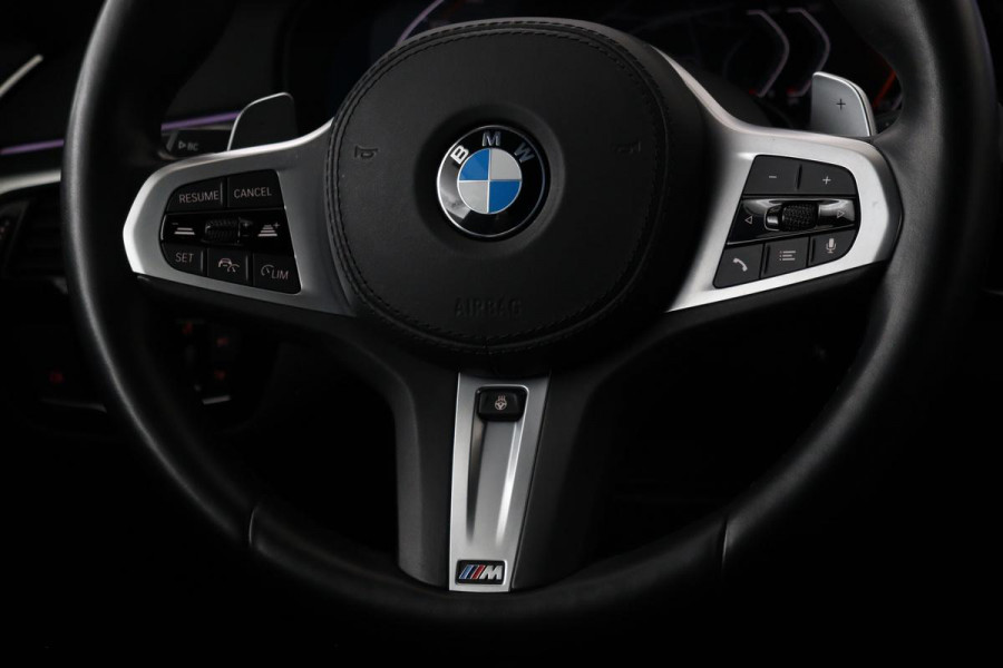 BMW 5 Serie 530i M Sport | Panoramadak | Adaptive cruise | Stoel & stuurverwarming | Head-Up | Trekhaak | Laserlight | Sfeerverlichting | Carplay | Nappaleder | Navigatie | Memory | Camera | Live Cockpit