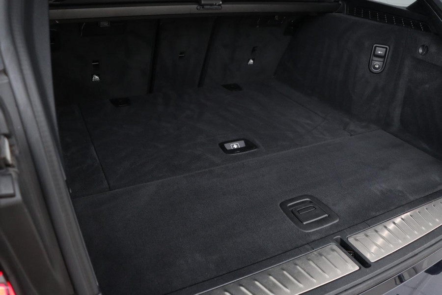BMW 5 Serie 530i M Sport | Panoramadak | Adaptive cruise | Stoel & stuurverwarming | Head-Up | Trekhaak | Laserlight | Sfeerverlichting | Carplay | Nappaleder | Navigatie | Memory | Camera | Live Cockpit