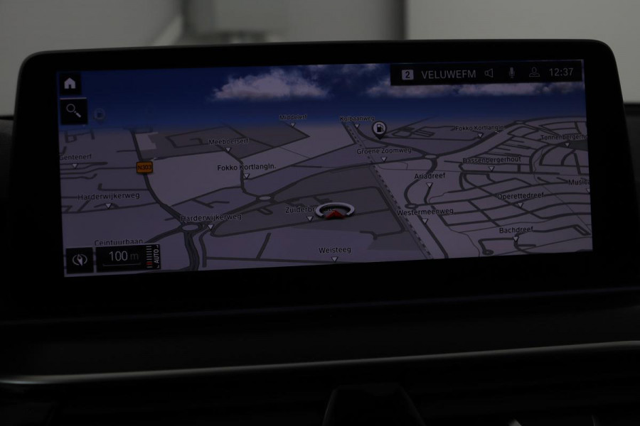 BMW 5 Serie 530i M Sport | Panoramadak | Adaptive cruise | Stoel & stuurverwarming | Head-Up | Trekhaak | Laserlight | Sfeerverlichting | Carplay | Nappaleder | Navigatie | Memory | Camera | Live Cockpit
