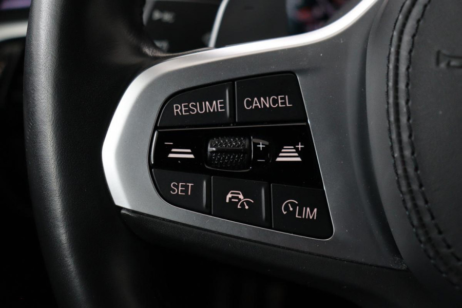 BMW 5 Serie 530i M Sport | Panoramadak | Adaptive cruise | Stoel & stuurverwarming | Head-Up | Trekhaak | Laserlight | Sfeerverlichting | Carplay | Nappaleder | Navigatie | Memory | Camera | Live Cockpit