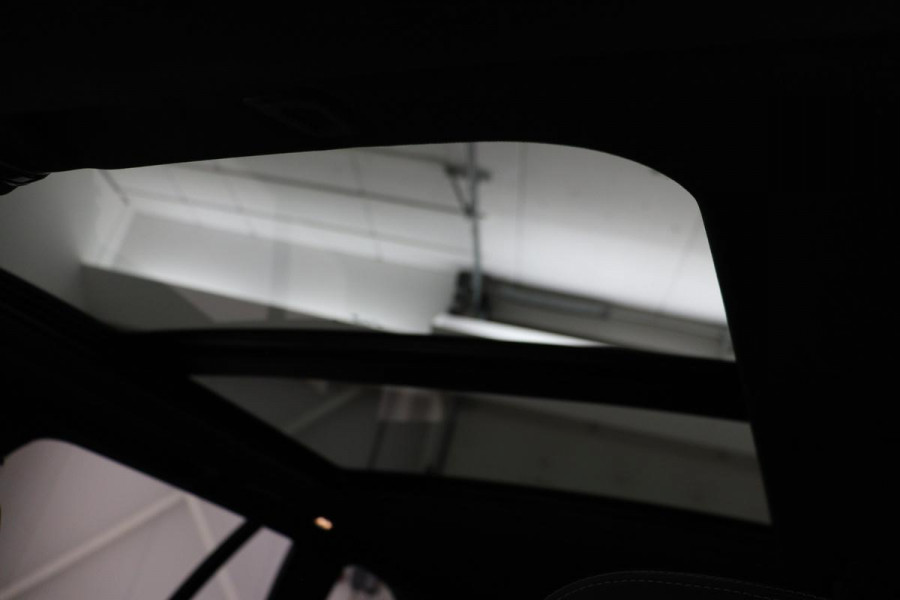 BMW 5 Serie 530i M Sport | Panoramadak | Adaptive cruise | Stoel & stuurverwarming | Head-Up | Trekhaak | Laserlight | Sfeerverlichting | Carplay | Nappaleder | Navigatie | Memory | Camera | Live Cockpit