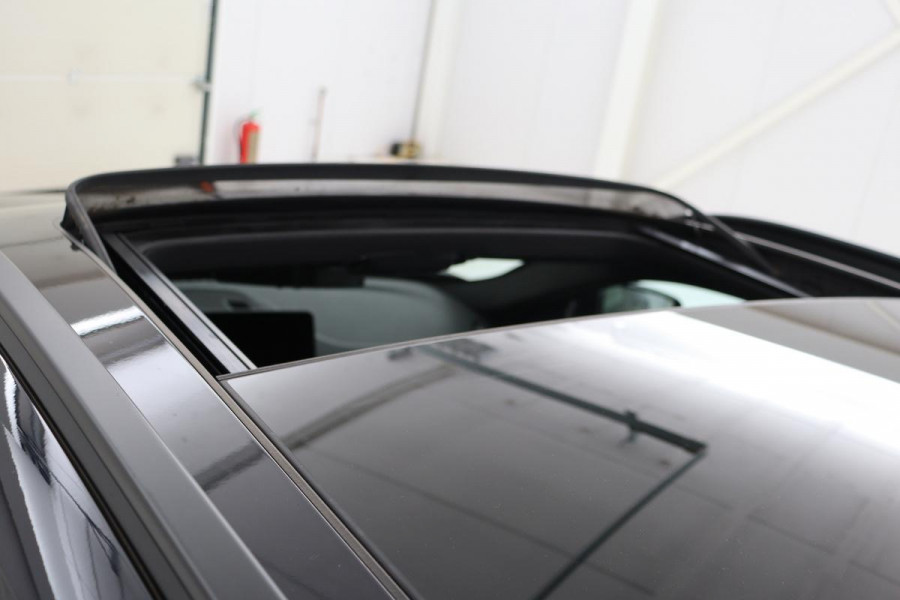 BMW 5 Serie 530i M Sport | Panoramadak | Adaptive cruise | Stoel & stuurverwarming | Head-Up | Trekhaak | Laserlight | Sfeerverlichting | Carplay | Nappaleder | Navigatie | Memory | Camera | Live Cockpit