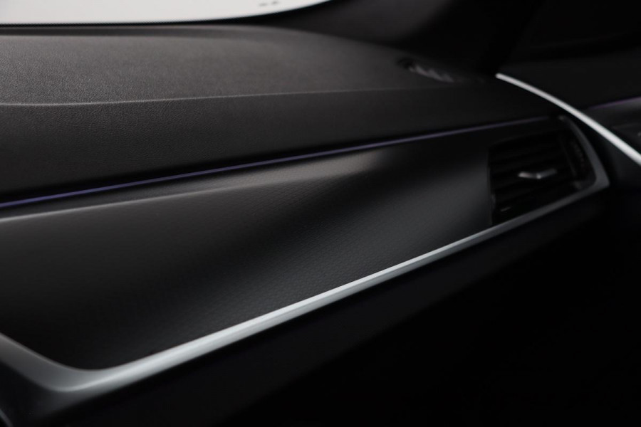 BMW 5 Serie 530i M Sport | Panoramadak | Adaptive cruise | Stoel & stuurverwarming | Head-Up | Trekhaak | Laserlight | Sfeerverlichting | Carplay | Nappaleder | Navigatie | Memory | Camera | Live Cockpit