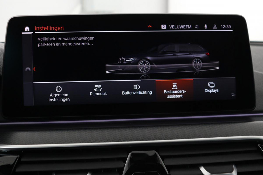 BMW 5 Serie 530i M Sport | Panoramadak | Adaptive cruise | Stoel & stuurverwarming | Head-Up | Trekhaak | Laserlight | Sfeerverlichting | Carplay | Nappaleder | Navigatie | Memory | Camera | Live Cockpit
