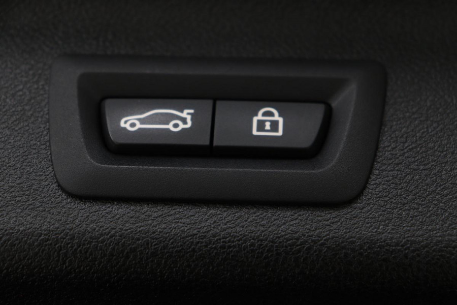 BMW 5 Serie 530i M Sport | Panoramadak | Adaptive cruise | Stoel & stuurverwarming | Head-Up | Trekhaak | Laserlight | Sfeerverlichting | Carplay | Nappaleder | Navigatie | Memory | Camera | Live Cockpit