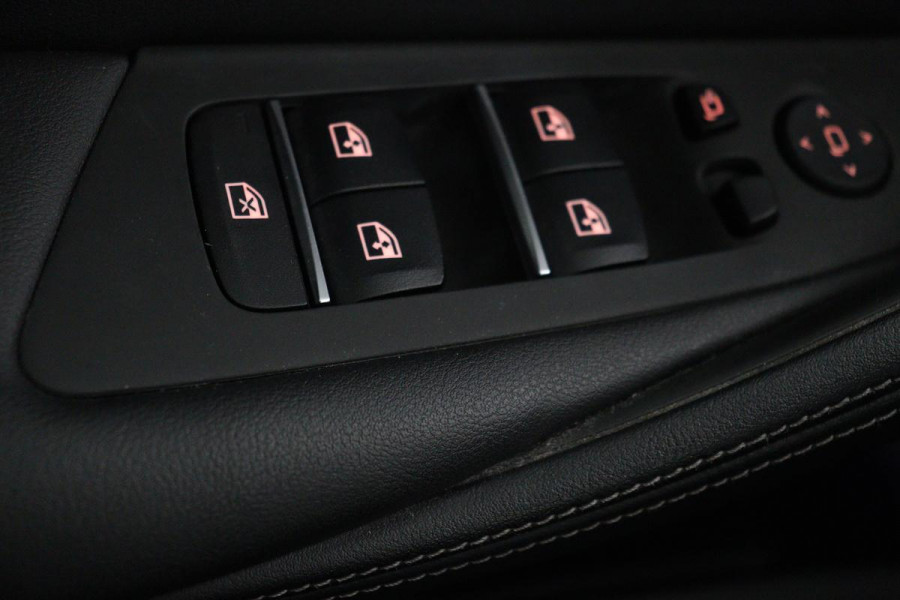 BMW 5 Serie 530i M Sport | Panoramadak | Adaptive cruise | Stoel & stuurverwarming | Head-Up | Trekhaak | Laserlight | Sfeerverlichting | Carplay | Nappaleder | Navigatie | Memory | Camera | Live Cockpit