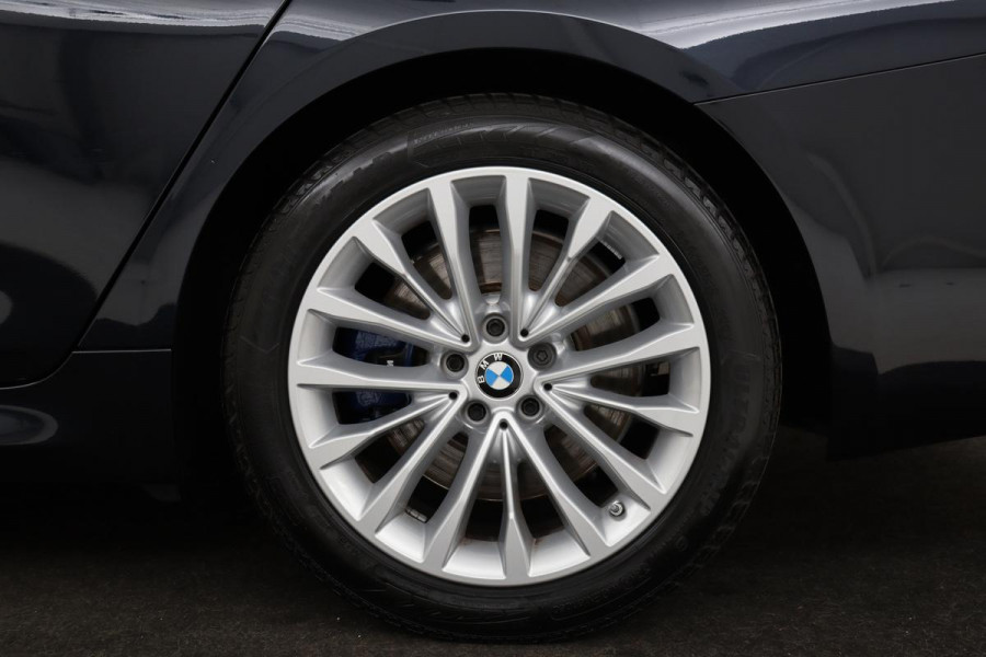 BMW 5 Serie 530i M Sport | Panoramadak | Adaptive cruise | Stoel & stuurverwarming | Head-Up | Trekhaak | Laserlight | Sfeerverlichting | Carplay | Nappaleder | Navigatie | Memory | Camera | Live Cockpit