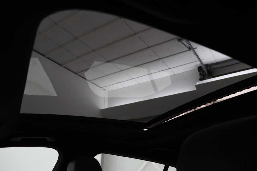 Mercedes-Benz CLA-Klasse Shooting Brake 180 AMG | Panoramadak | Carplay | Stoelverwarming | Camera | Leder/Alcantara | Full LED | Navigatie | Park Assist | Cruise control