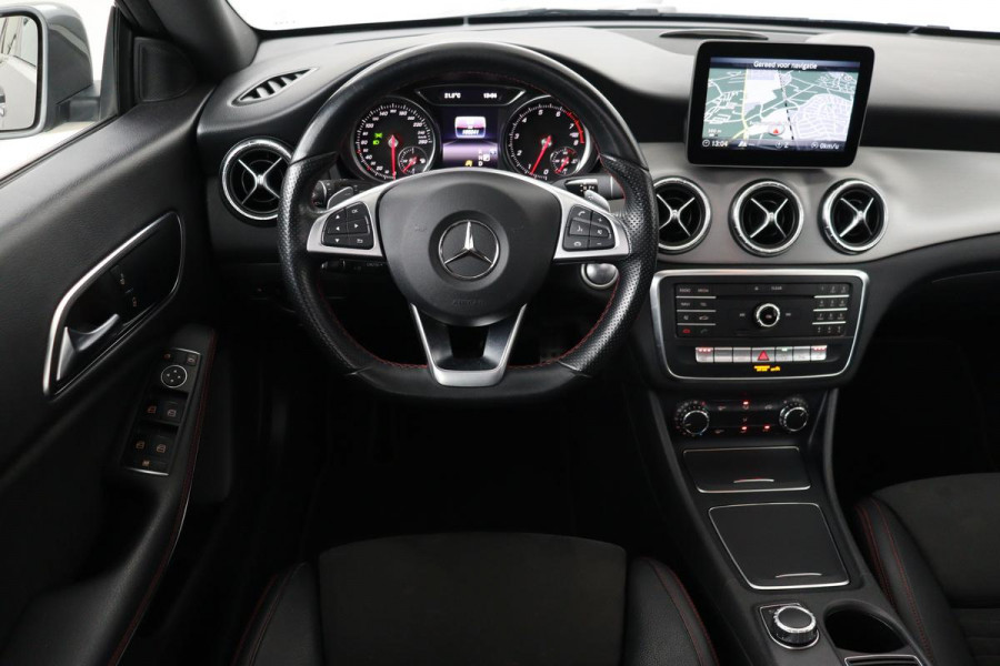 Mercedes-Benz CLA-Klasse Shooting Brake 180 AMG | Panoramadak | Carplay | Stoelverwarming | Camera | Leder/Alcantara | Full LED | Navigatie | Park Assist | Cruise control