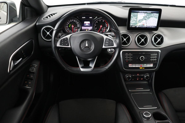 Mercedes-Benz CLA-Klasse Shooting Brake 180 AMG | Panoramadak | Carplay | Stoelverwarming | Camera | Leder/Alcantara | Full LED | Navigatie | Park Assist | Cruise control