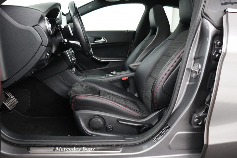Mercedes-Benz CLA-Klasse Shooting Brake 180 AMG | Panoramadak | Carplay | Stoelverwarming | Camera | Leder/Alcantara | Full LED | Navigatie | Park Assist | Cruise control