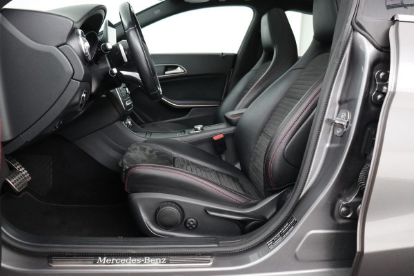 Mercedes-Benz CLA-Klasse Shooting Brake 180 AMG | Panoramadak | Carplay | Stoelverwarming | Camera | Leder/Alcantara | Full LED | Navigatie | Park Assist | Cruise control