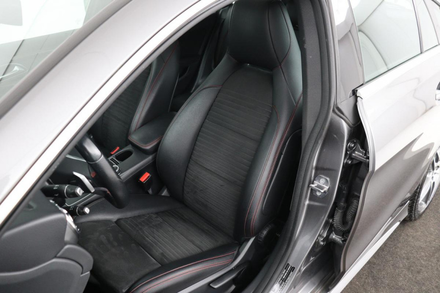 Mercedes-Benz CLA-Klasse Shooting Brake 180 AMG | Panoramadak | Carplay | Stoelverwarming | Camera | Leder/Alcantara | Full LED | Navigatie | Park Assist | Cruise control