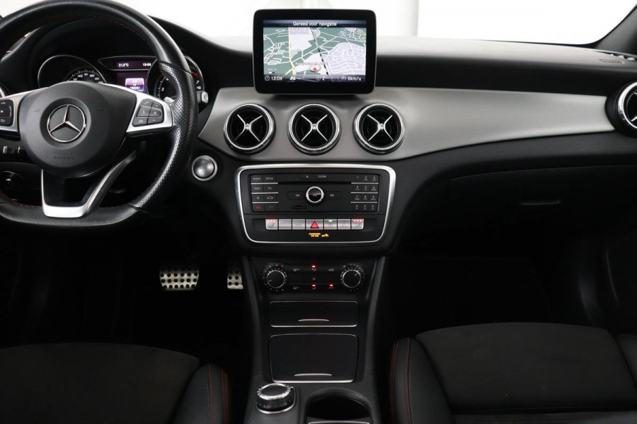 Mercedes-Benz CLA-Klasse Shooting Brake 180 AMG | Panoramadak | Carplay | Stoelverwarming | Camera | Leder/Alcantara | Full LED | Navigatie | Park Assist | Cruise control