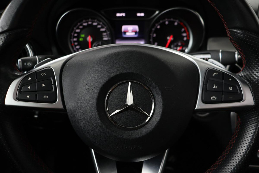 Mercedes-Benz CLA-Klasse Shooting Brake 180 AMG | Panoramadak | Carplay | Stoelverwarming | Camera | Leder/Alcantara | Full LED | Navigatie | Park Assist | Cruise control