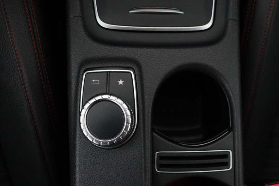 Mercedes-Benz CLA-Klasse Shooting Brake 180 AMG | Panoramadak | Carplay | Stoelverwarming | Camera | Leder/Alcantara | Full LED | Navigatie | Park Assist | Cruise control