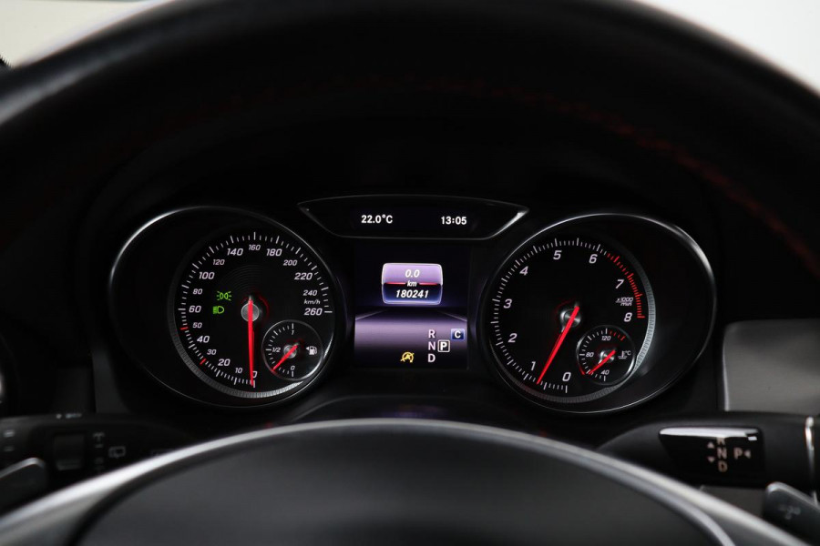 Mercedes-Benz CLA-Klasse Shooting Brake 180 AMG | Panoramadak | Carplay | Stoelverwarming | Camera | Leder/Alcantara | Full LED | Navigatie | Park Assist | Cruise control