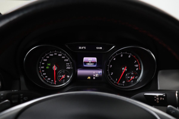 Mercedes-Benz CLA-Klasse Shooting Brake 180 AMG | Panoramadak | Carplay | Stoelverwarming | Camera | Leder/Alcantara | Full LED | Navigatie | Park Assist | Cruise control