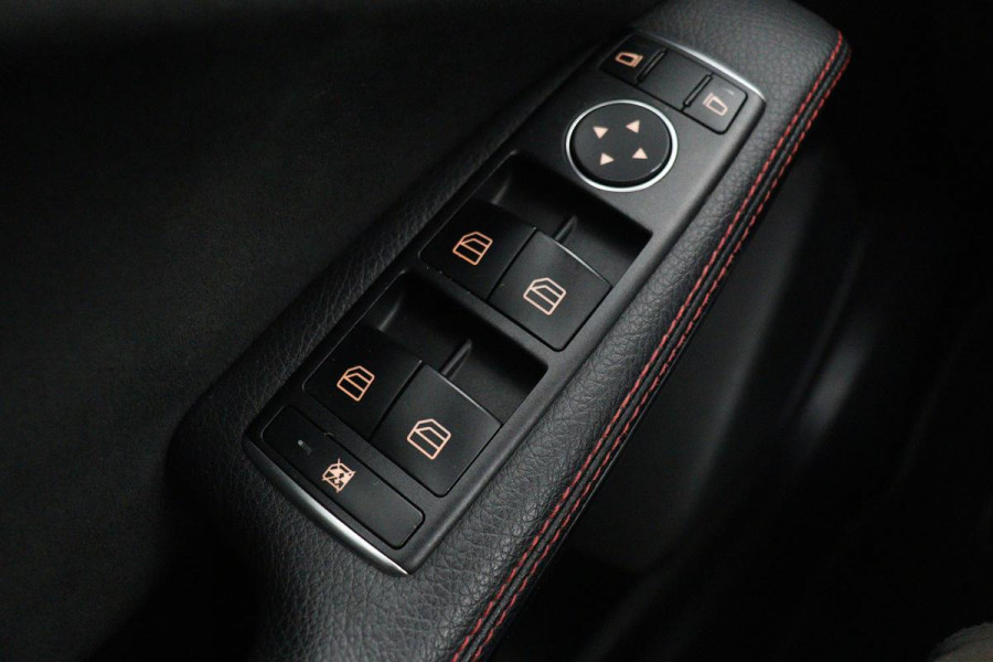 Mercedes-Benz CLA-Klasse Shooting Brake 180 AMG | Panoramadak | Carplay | Stoelverwarming | Camera | Leder/Alcantara | Full LED | Navigatie | Park Assist | Cruise control