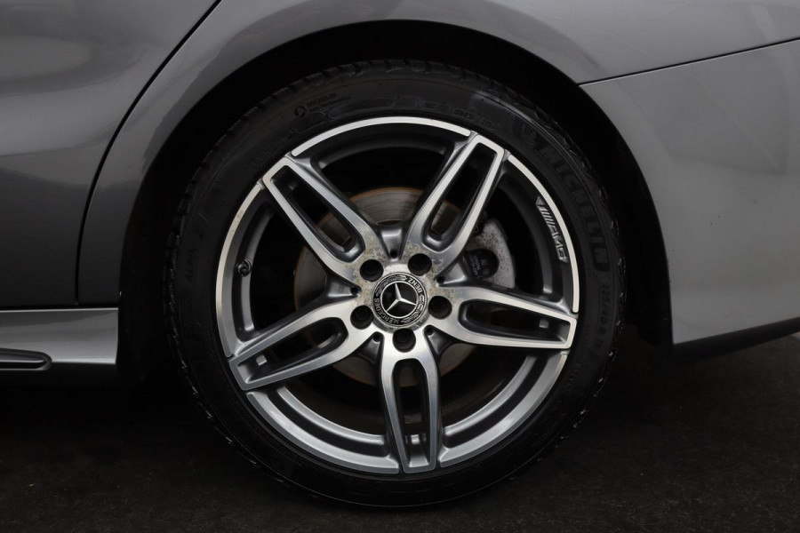 Mercedes-Benz CLA-Klasse Shooting Brake 180 AMG | Panoramadak | Carplay | Stoelverwarming | Camera | Leder/Alcantara | Full LED | Navigatie | Park Assist | Cruise control