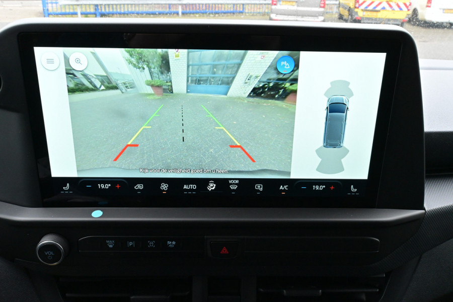 Ford Transit Custom Trend 320L DC L2 2.0 TDCI 150 pk LED, ACC, 2 Schuifdeuren, Navigatie, Camera