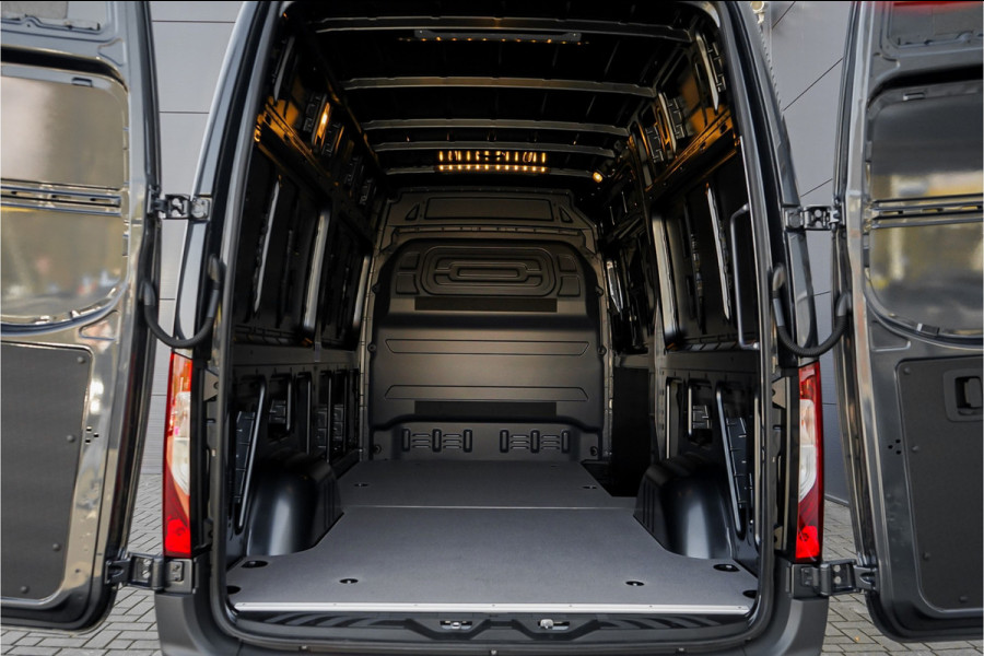 Mercedes-Benz Sprinter 319 1.9 CDI L2H2 RWD Distronic Camera LED Navi Trekhaak 3.5T