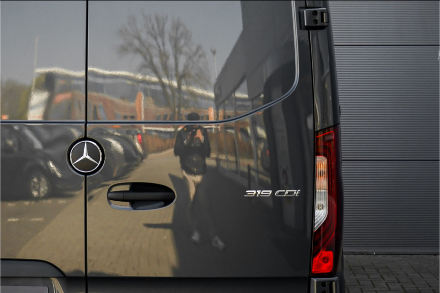 Mercedes-Benz Sprinter 319 1.9 CDI L2H2 RWD Distronic Camera LED Navi Trekhaak 3.5T