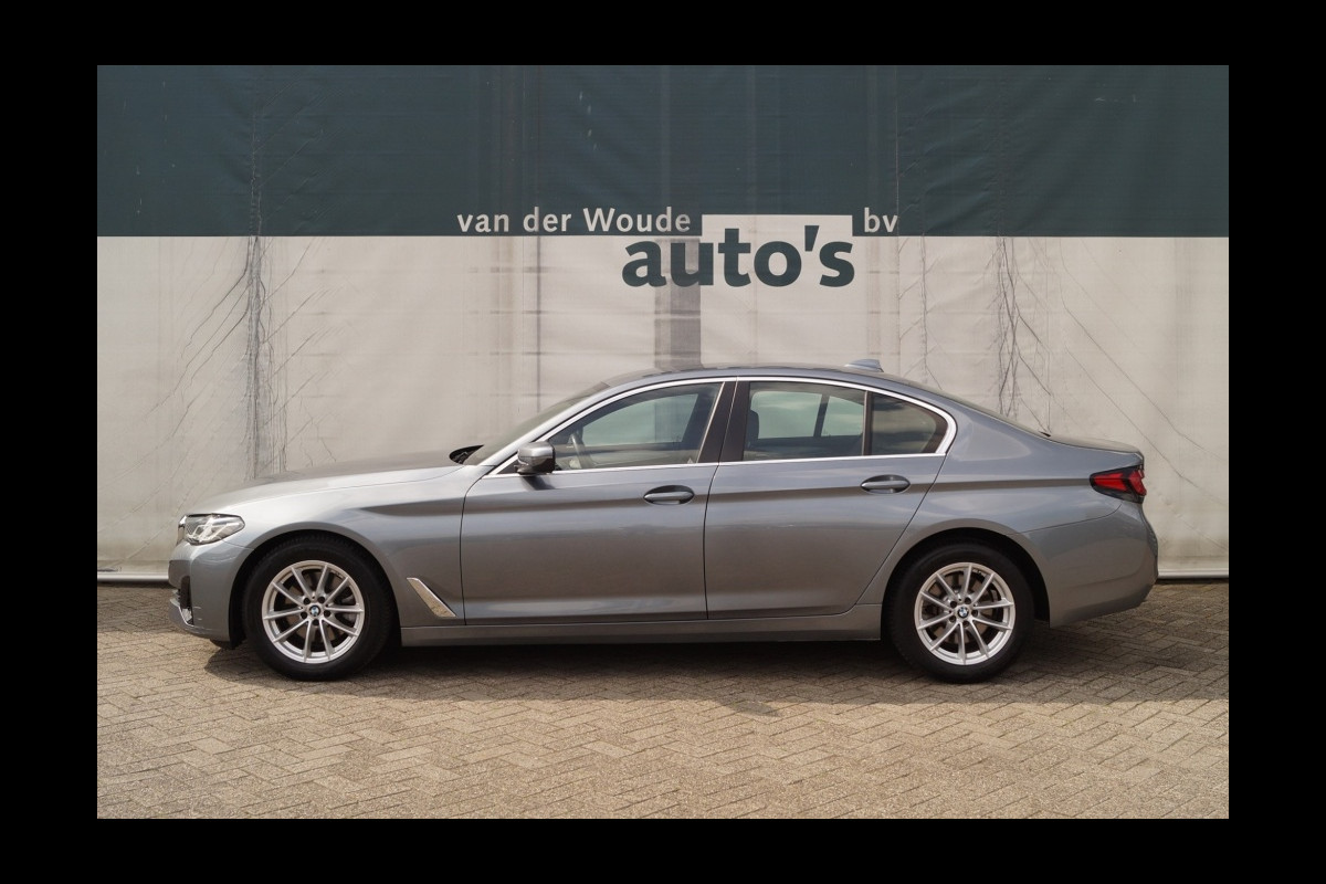 BMW 5 Serie 520i 184pk Automaat Business Edition Plus -LEER-NAVI- BMW 5 Serie 520i 184pk Automaat Business Edition Plus -LEER-NAVI-