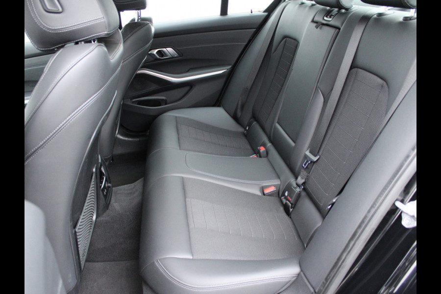 BMW 3-serie 320i Executive Edition NL AUTO | STOELVERW | CARPLAY |