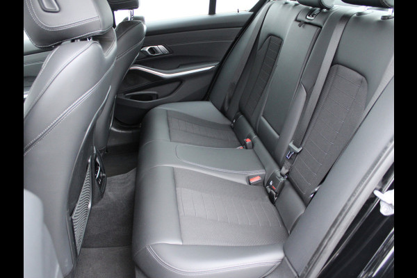 BMW 3-serie 320i Executive Edition NL AUTO | STOELVERW | CARPLAY |