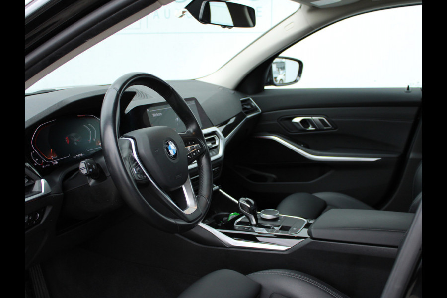 BMW 3-serie 320i Executive Edition NL AUTO | STOELVERW | CARPLAY |