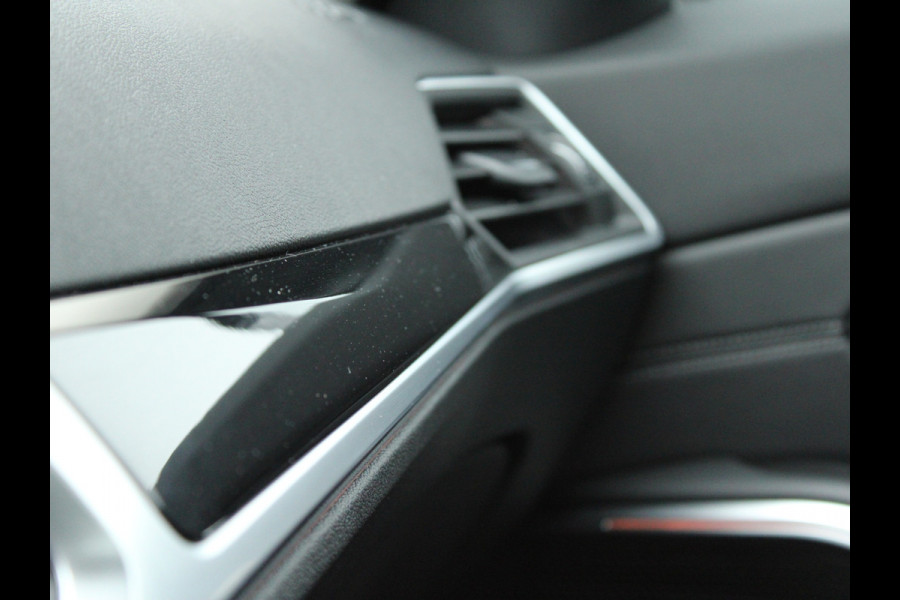 BMW 3-serie 320i Executive Edition NL AUTO | STOELVERW | CARPLAY |