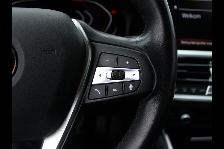 BMW 3-serie 320i Executive Edition NL AUTO | STOELVERW | CARPLAY |