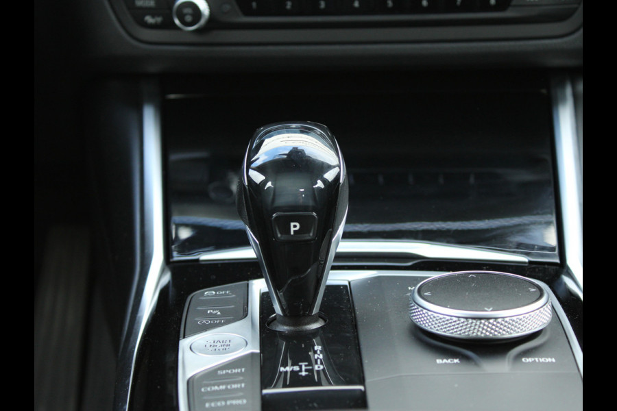 BMW 3-serie 320i Executive Edition NL AUTO | STOELVERW | CARPLAY |