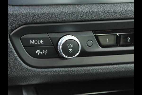 BMW 3-serie 320i Executive Edition NL AUTO | STOELVERW | CARPLAY |