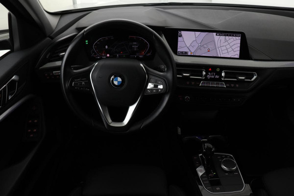 BMW 1-serie 118i Sport Line | Executive Edition | Half leder | Sportstoelen | Carplay | Full LED | Navigatie | PDC | DAB+ | Live Cockpit