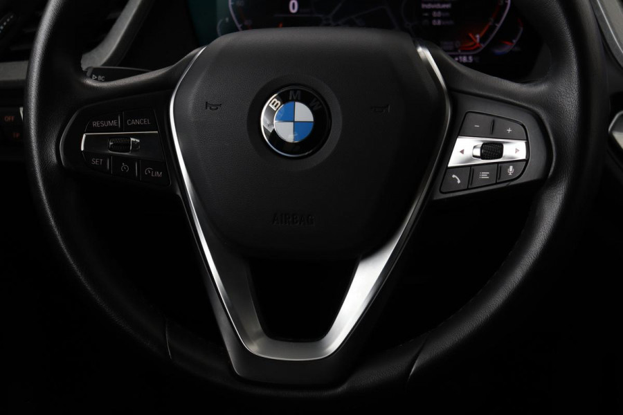 BMW 1-serie 118i Sport Line | Executive Edition | Half leder | Sportstoelen | Carplay | Full LED | Navigatie | PDC | DAB+ | Live Cockpit