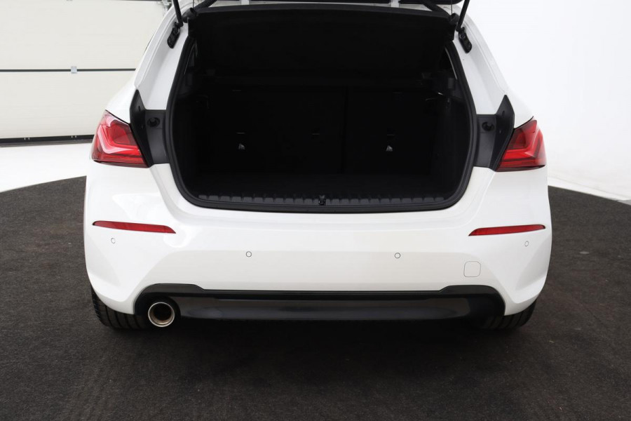 BMW 1-serie 118i Sport Line | Executive Edition | Half leder | Sportstoelen | Carplay | Full LED | Navigatie | PDC | DAB+ | Live Cockpit