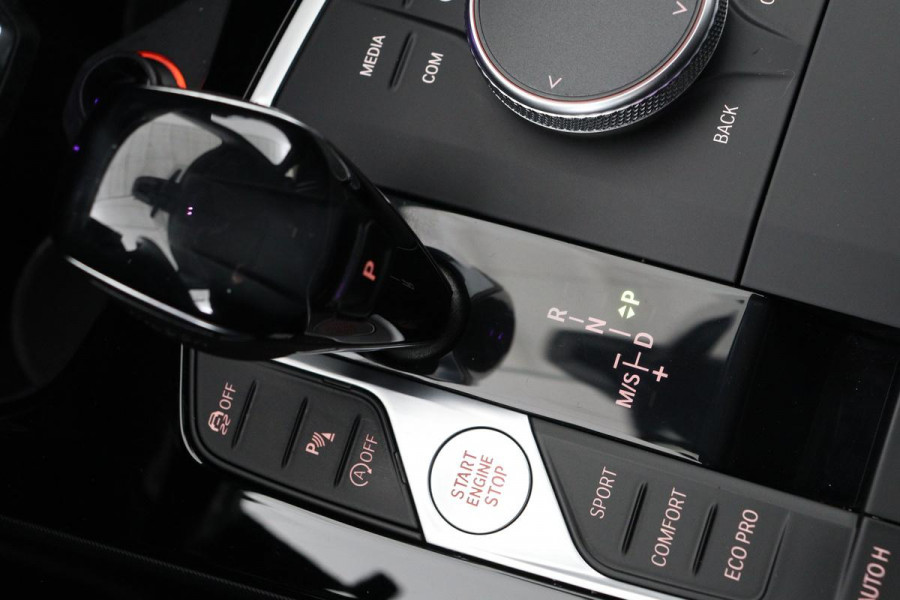 BMW 1-serie 118i Sport Line | Executive Edition | Half leder | Sportstoelen | Carplay | Full LED | Navigatie | PDC | DAB+ | Live Cockpit