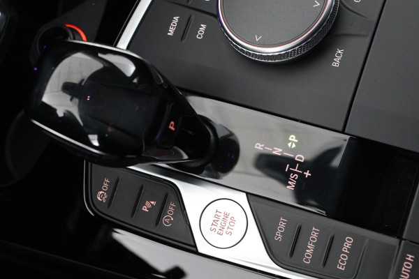 BMW 1-serie 118i Sport Line | Executive Edition | Half leder | Sportstoelen | Carplay | Full LED | Navigatie | PDC | DAB+ | Live Cockpit